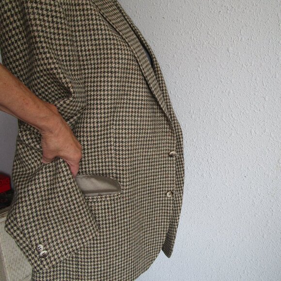 Irish wool tweed dinner jacket, multiple inside pockets, double vent, hand woven - Picture 11 of 16